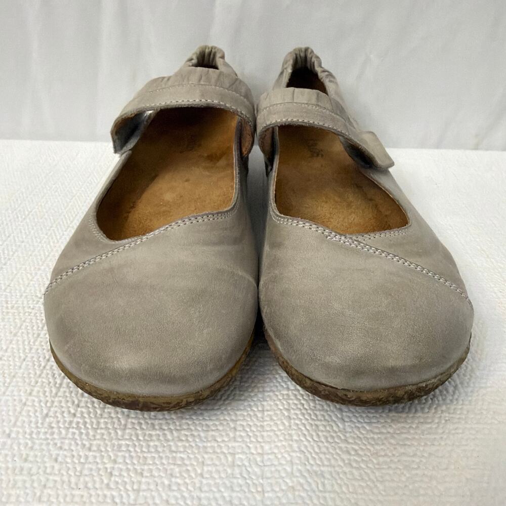 Taos Footwear Gray Flats - Picture 2 of 9